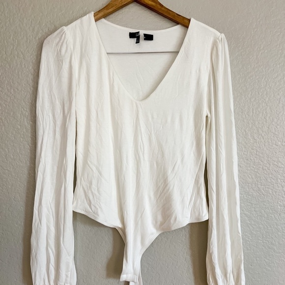 Kaylene Ivory V-Neck Balloon Sleeve Bodysuit NWOT - Picture 3 of 5